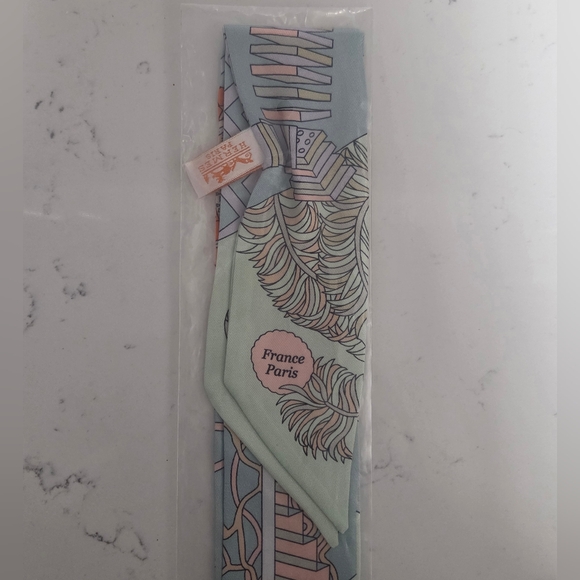 Elegant Green and Orange Floral Scarf - Picture 3 of 3